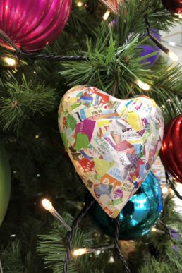 サスティナブルにクリスマスを彩る、リサイクルペーパーオーナメントのご紹介！