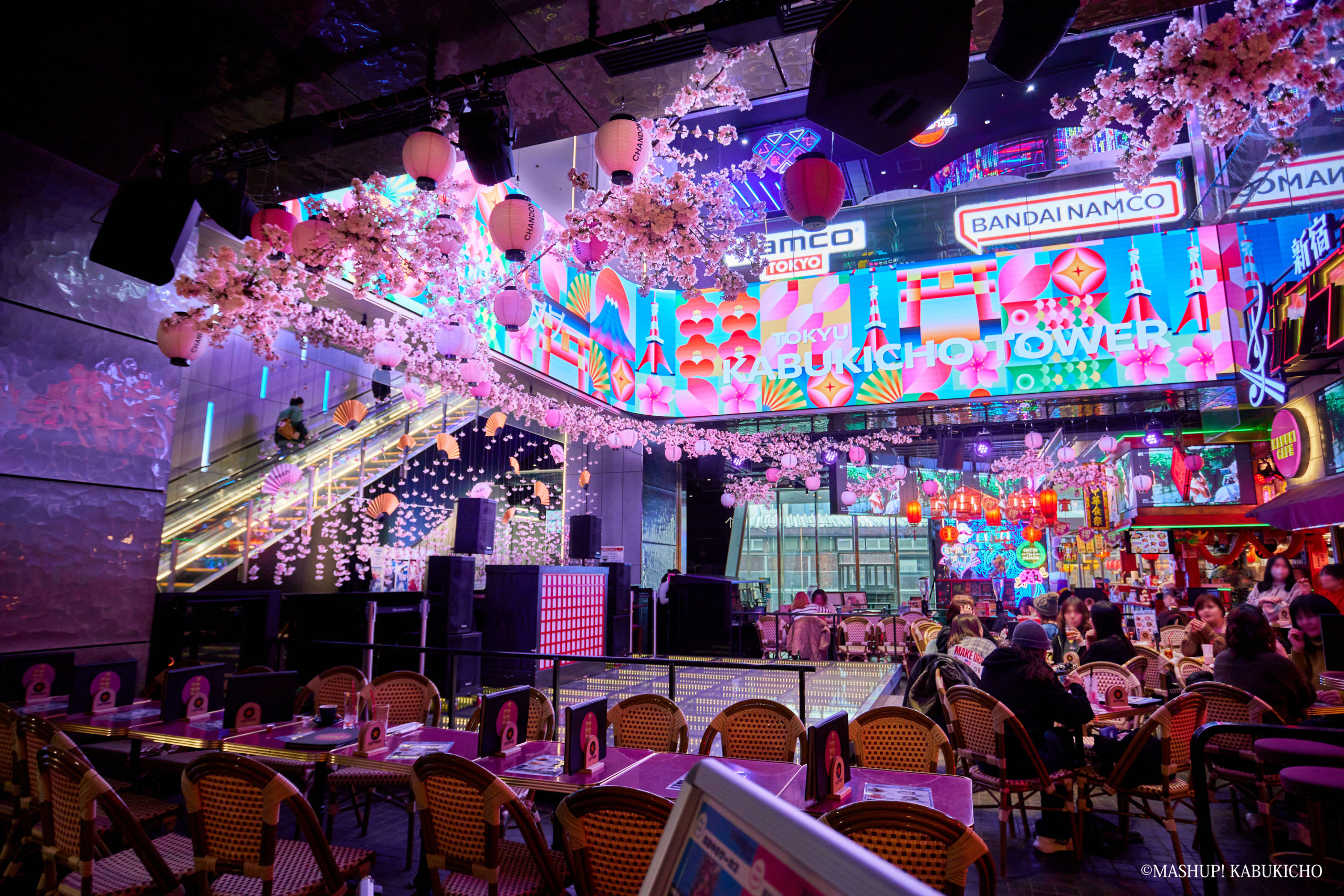 東急歌舞伎町タワー 桜装飾